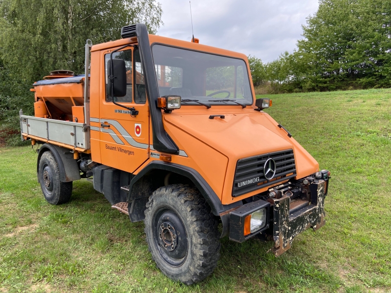 Nákladní automobil / sklápěč / MB UNIMOG U90 / s radlicí